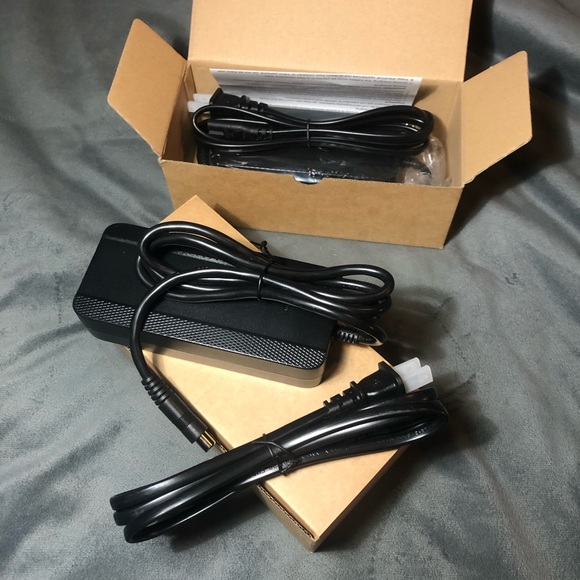 42V 2A Battery Charger + Adapter - Picture 1 of 4